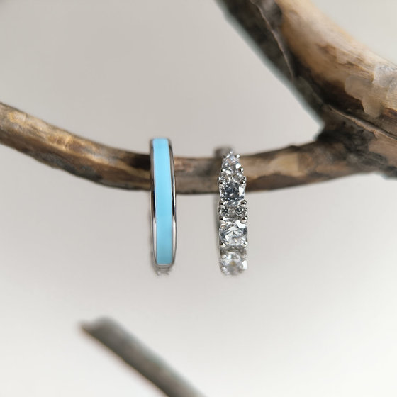 Серебряные серьги с фианитами, емаллю