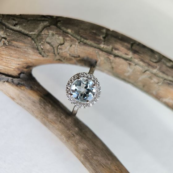 Серебряное кольцо с топазом 2.737ct