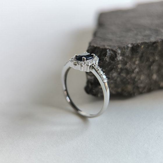 Серебряное кольцо с сапфиром 1.048ct