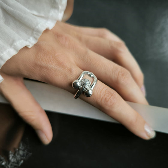 Серебряное кольцо с фианитами