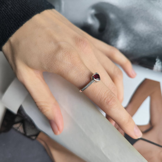 Серебряное кольцо с гранатом nano 0.9ct