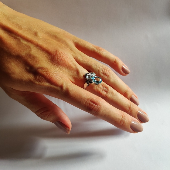 Серебряное кольцо с топазом 2.778ct, шпинелью