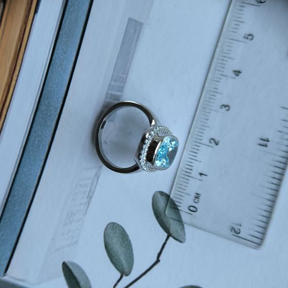 Серебряное кольцо с топазом 4.81ct
