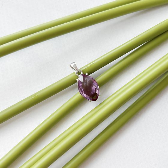 Серебряная подвеска с александритом 7.37ct