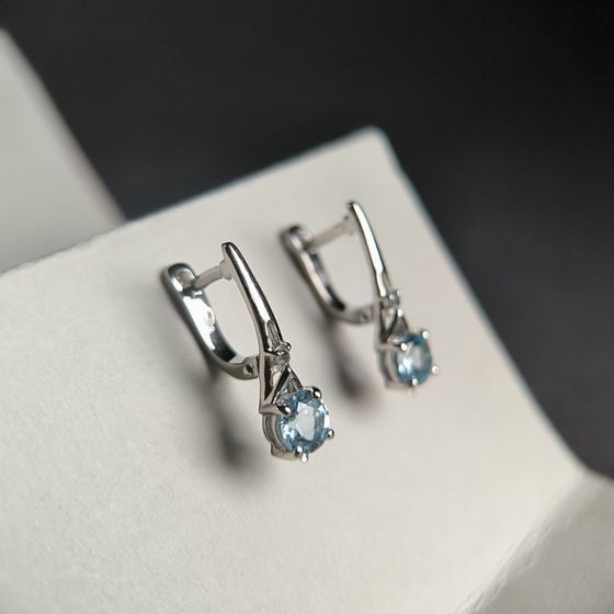 Серебряное кольцо с топазом 1.125ct