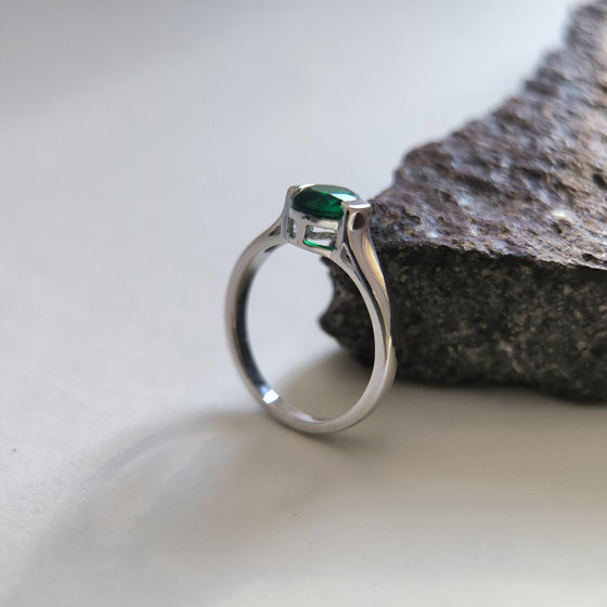 Серебряное кольцо с изумрудом nano 0.908ct