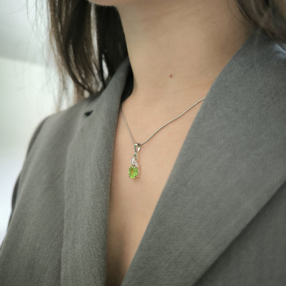 Серебряная подвеска с хризолітом 1.233ct, фианитами