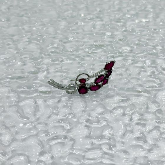 Серебряная брошка с рубином 2.281ct