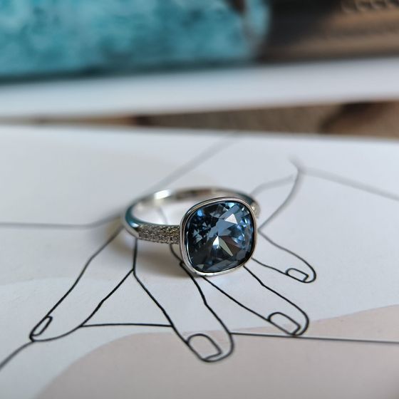 Серебряное кольцо с фианитами