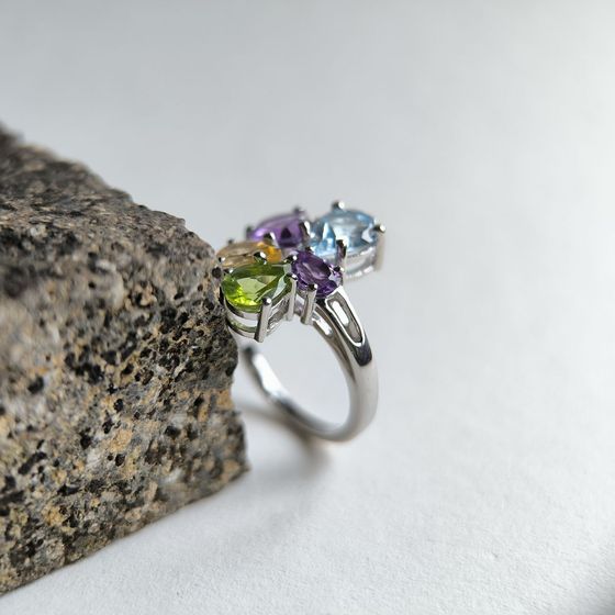 Серебряное кольцо с аметистом, топазом, цитрином, хризолітом