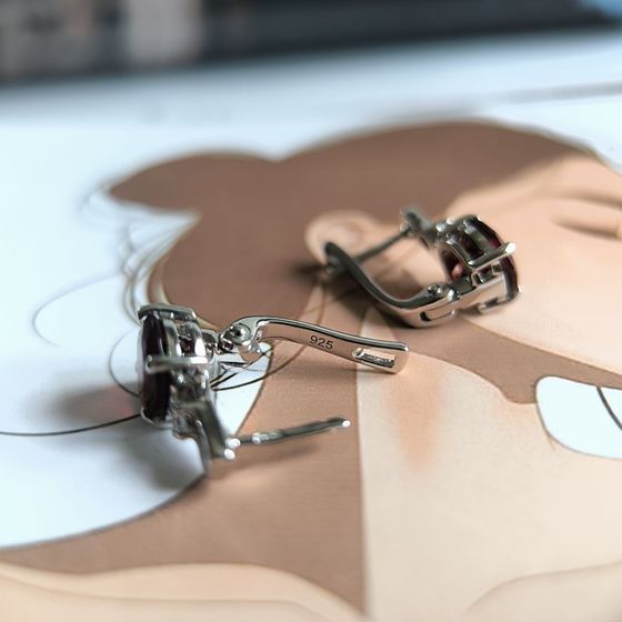 Серебряные серьги с гранатом nano 3.188ct, фианитами