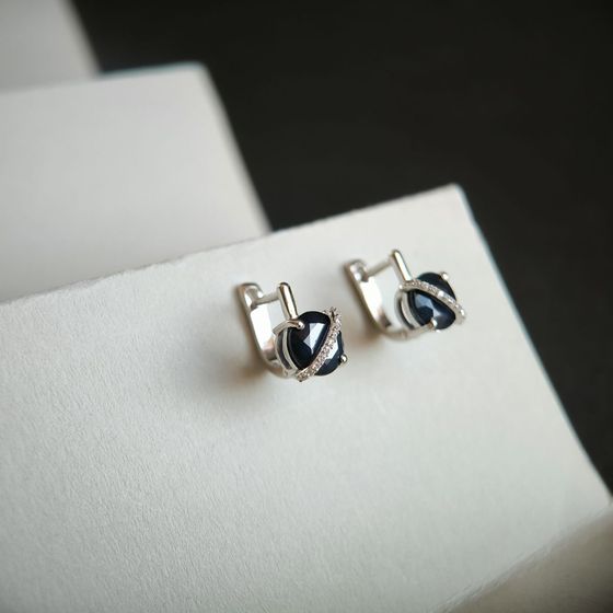 Серебряные серьги с сапфиром 5.581ct, фианитами