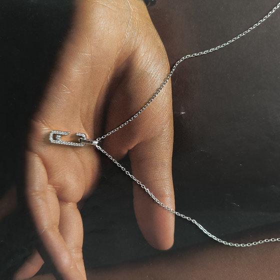 Серебряное колье с фианитами