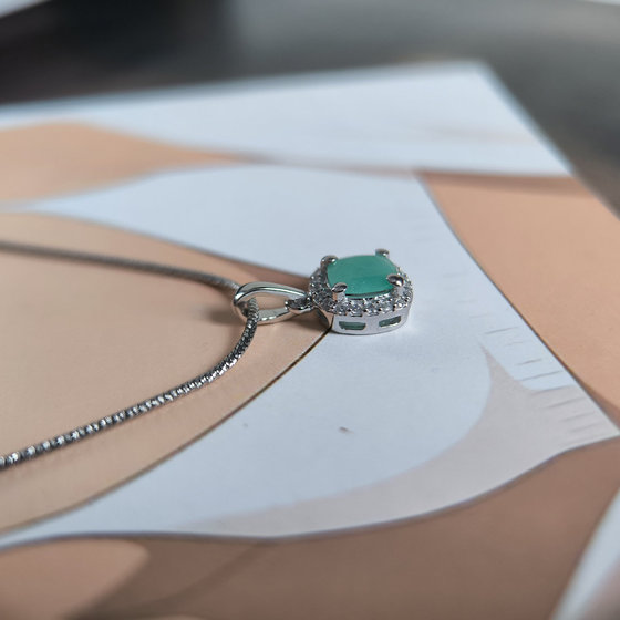 Серебряная подвеска с изумрудом 0.666ct