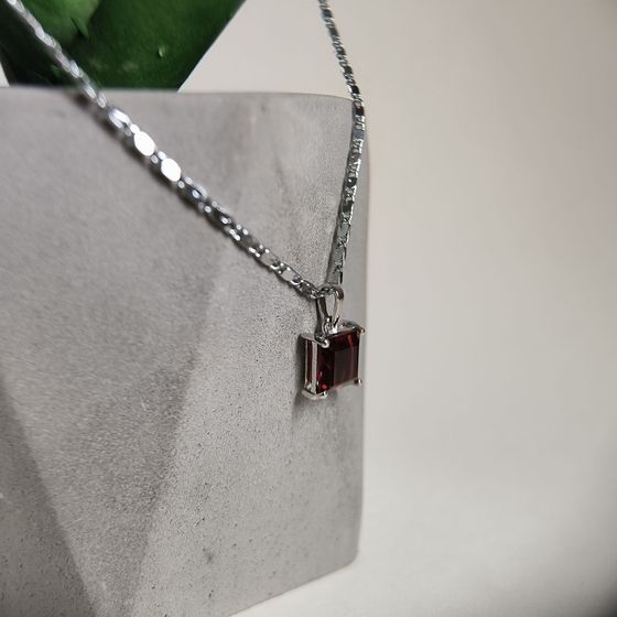 Серебряная подвеска с гранатом 2.15ct