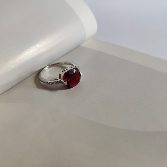 Серебряное кольцо с гранатом 1.375ct