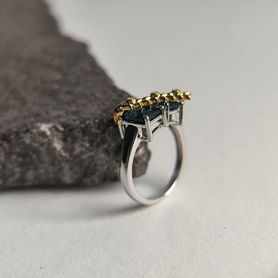 Серебряное кольцо с топазом Лондон Блю 2.603ct