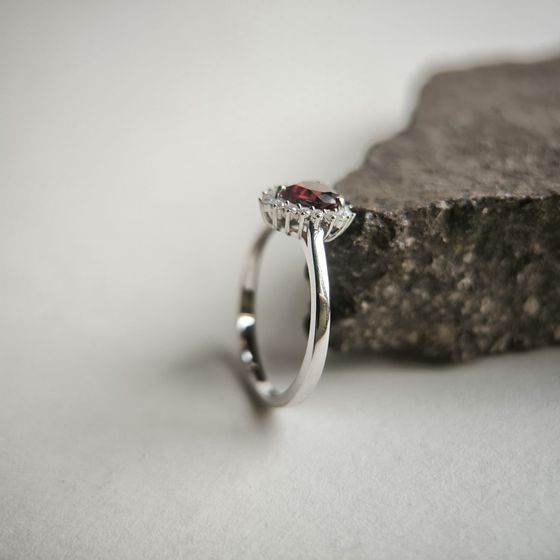 Серебряное кольцо с гранатом 1.122ct
