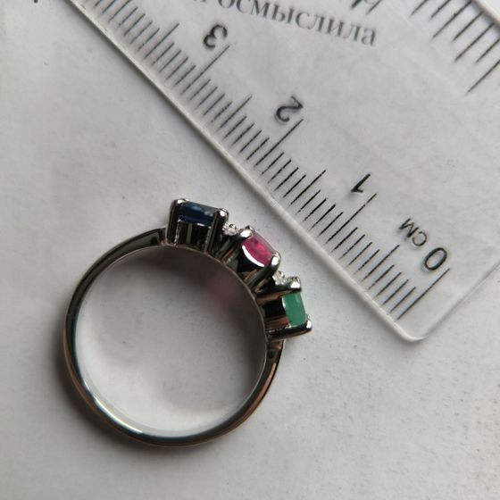Серебряное кольцо с сапфиром 1.917ct, изумрудом, рубином