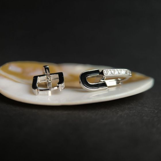 Серебряные серьги с фианитами, емаллю