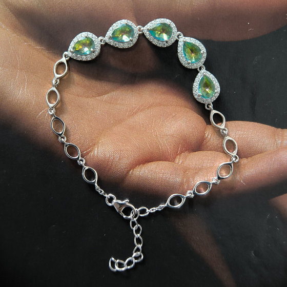 Серебряный браслет с мистик топазом 4.008ct