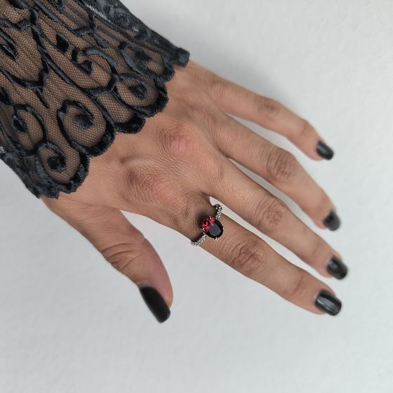 Серебряное кольцо с гранатом nano, фианитами