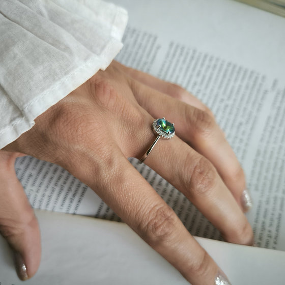 Серебряное кольцо с мистик топазом 1.116ct, фианитами