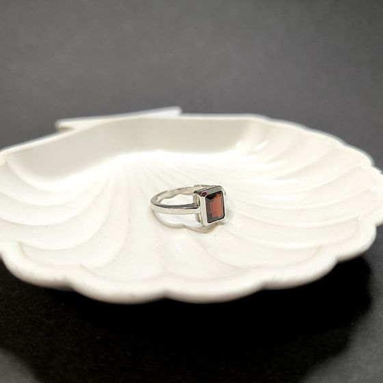 Серебряное кольцо с гранатом 2.017ct