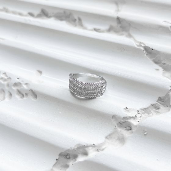 Серебряное кольцо с фианитами