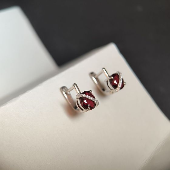 Серебряные серьги с гранатом 3.331ct