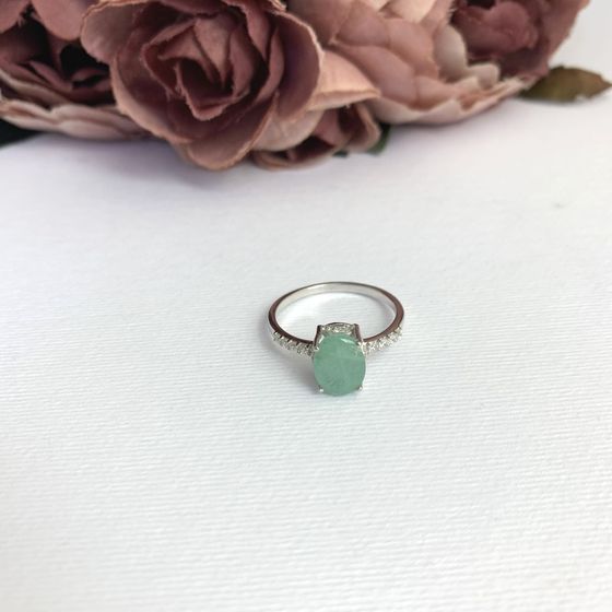 Серебряное кольцо с изумрудом, фианитами