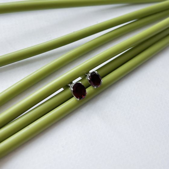 Серебряные серьги с гранатом 3.345ct