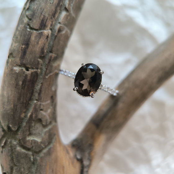 Серебряное кольцо с раухтопазом (дымчатым кварцем) 2.12ct, фианитами