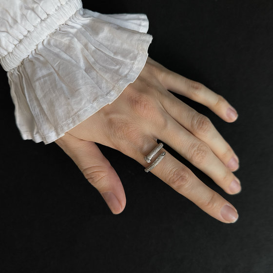 Серебряное кольцо с фианитами