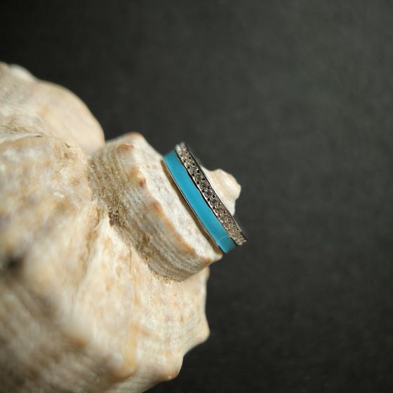 Серебряное кольцо с фианитами, емаллю