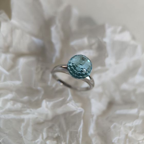 Серебряное кольцо с фианитами Серебряное кольцо с фианитами