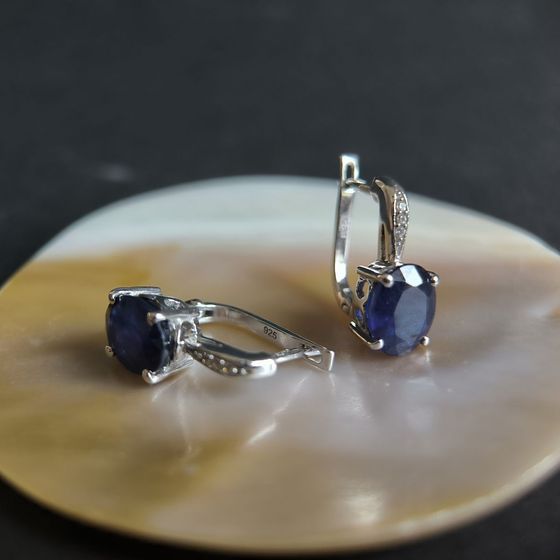 Серебряные серьги с сапфиром 6.528ct, фианитами