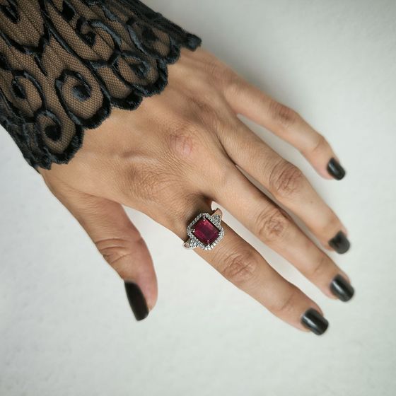 Серебряное кольцо с рубином