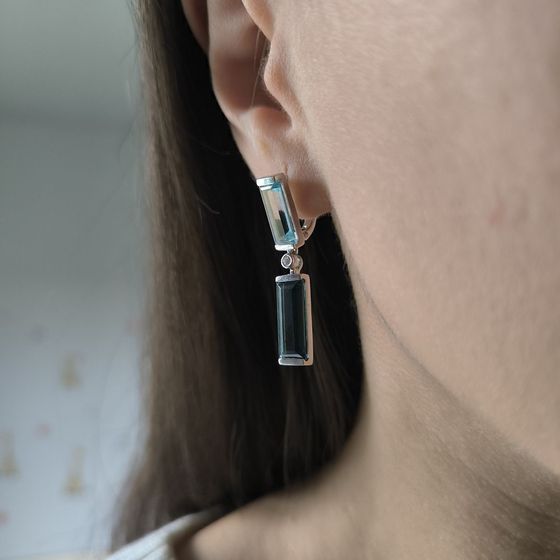 Серебряные серьги с топазом Лондон Блю 9.524ct, топазом, фианитами