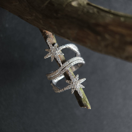 Серебряное кольцо с фианитами