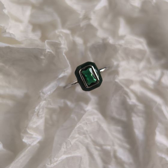 Серебряное кольцо с фианитами, емаллю