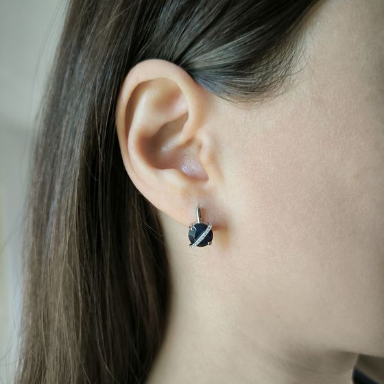 Серебряные серьги с сапфиром 5.581ct, фианитами