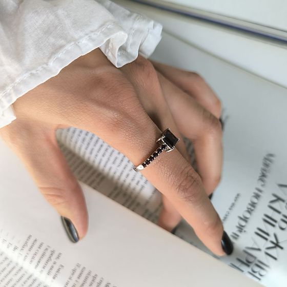 Серебряное кольцо с гранатом 2.058ct