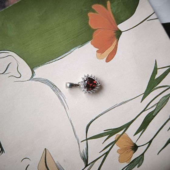 Серебряная подвеска с гранатом 1.144ct