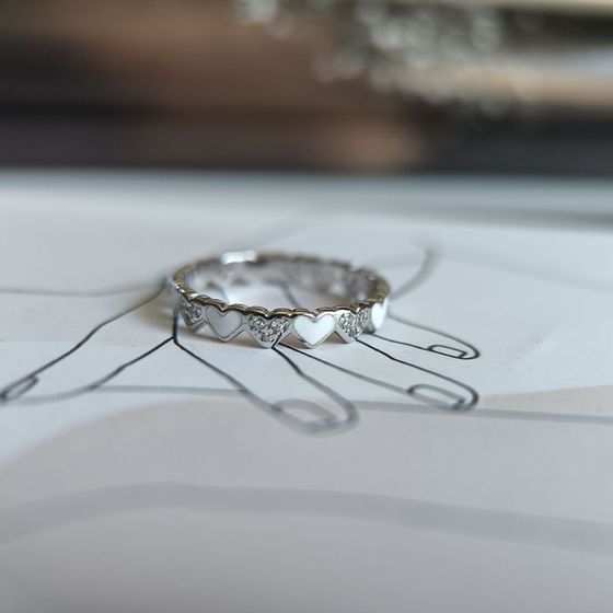 Серебряное кольцо с емаллю, фианитами