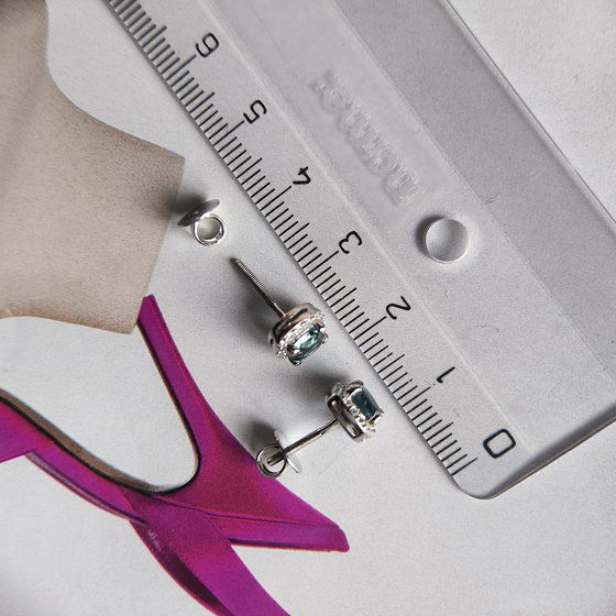 Серебряные серьги с топазом Лондон Блю 1.377ct, фианитами