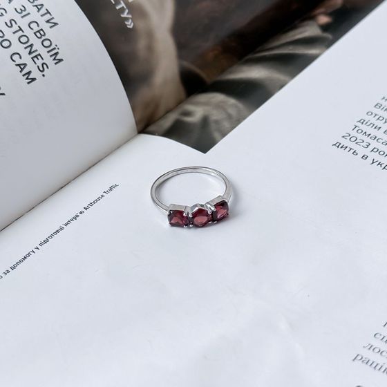 Серебряное кольцо с гранатом 2.242ct