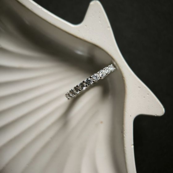 Серебряное кольцо с фианитами, емаллю