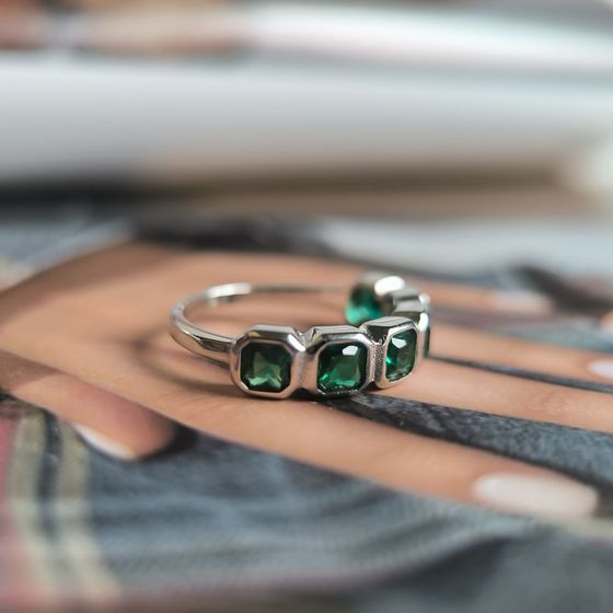 Серебряное кольцо с фианитами