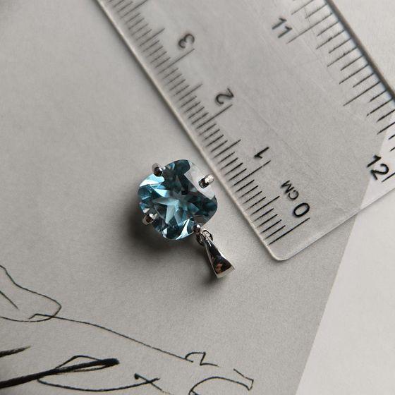 Серебряная подвеска с топазом 4.875ct